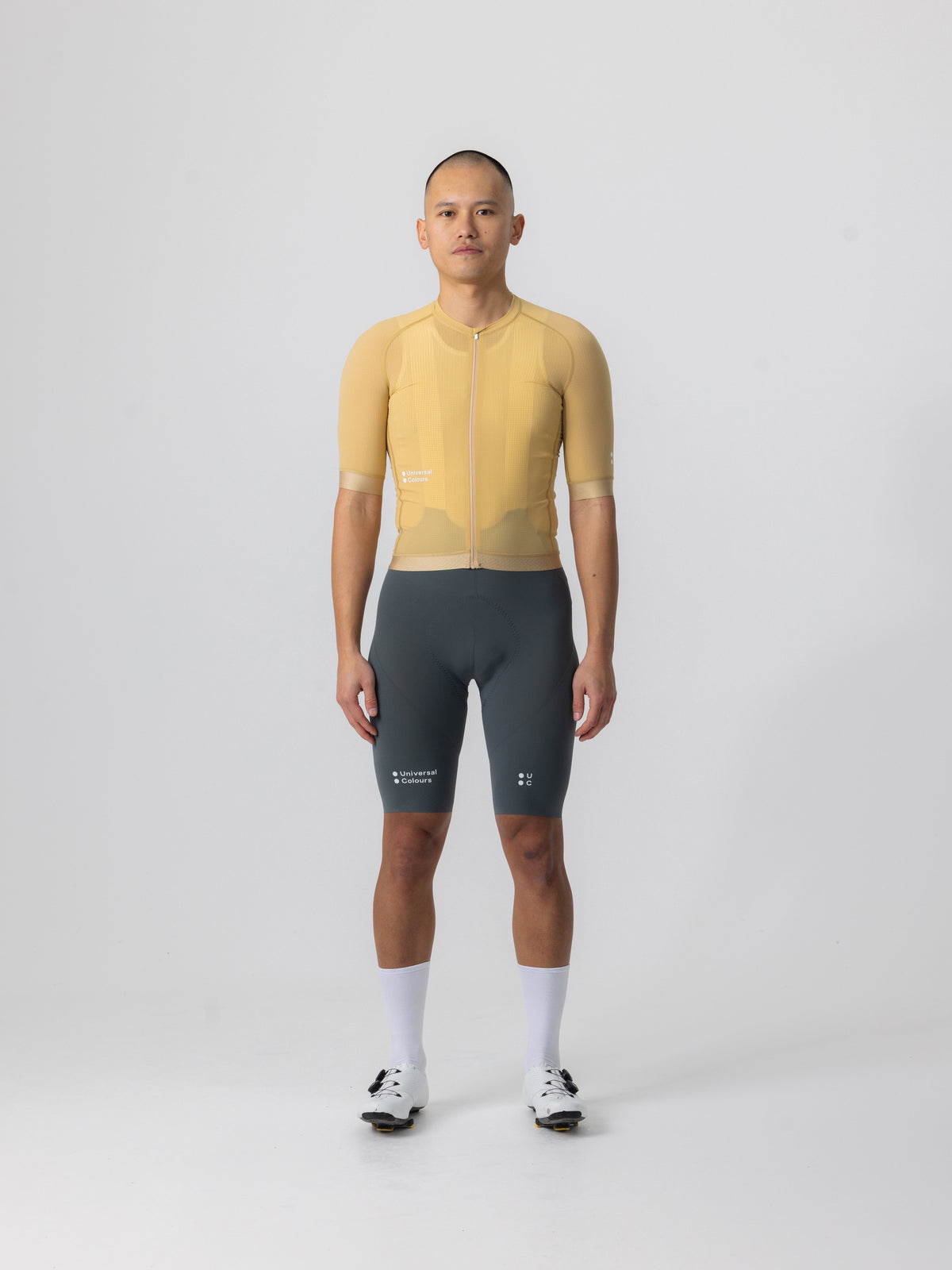 Universal Colours Chroma サイクリングジャージ サンドブラウン | 超軽量フランス織りナイロンでパフォーマンス向上