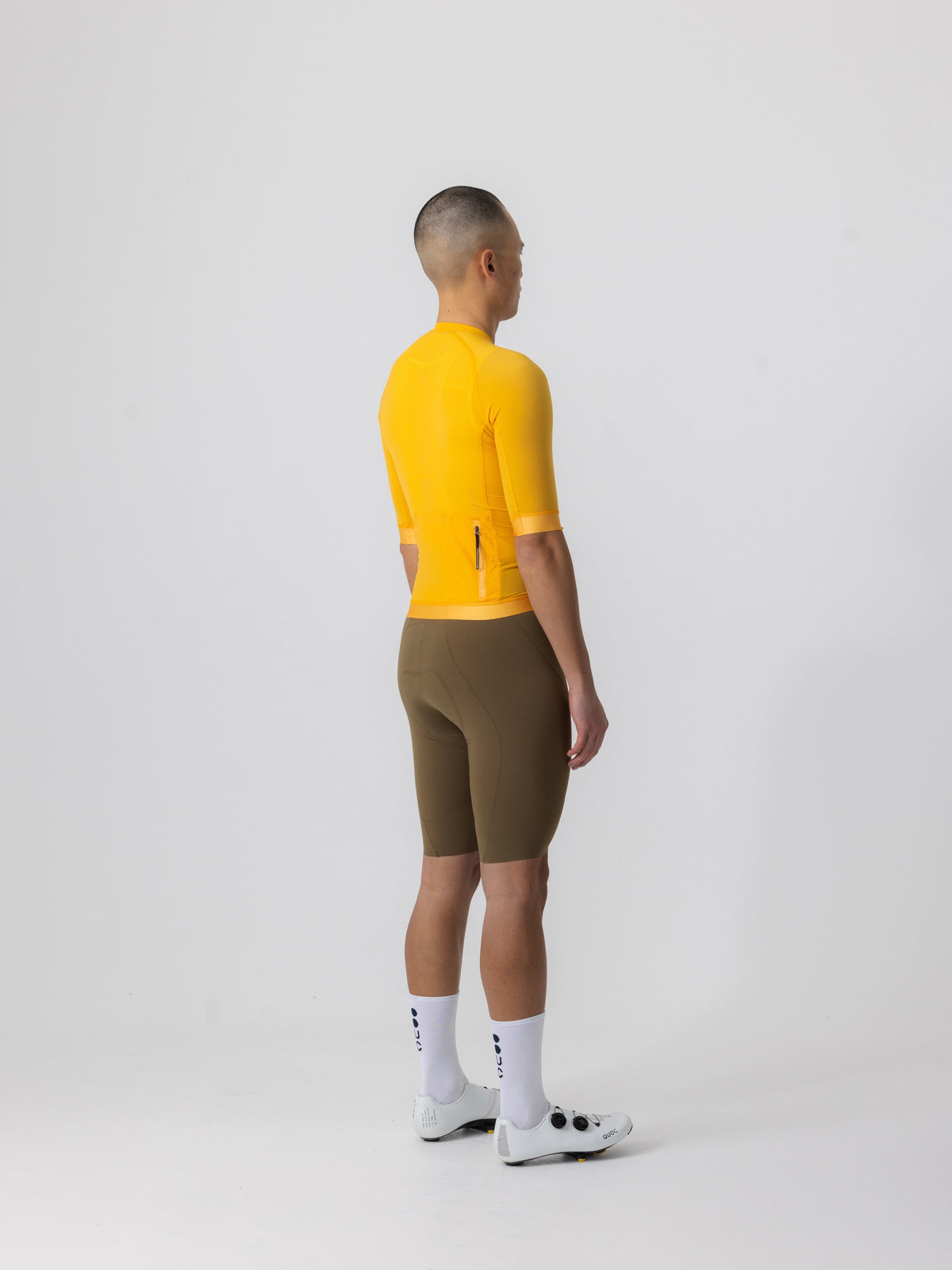 Universal Colours Chroma サイクリングジャージ オレンジ | 超軽量フランス織りナイロンでパフォーマンス向上