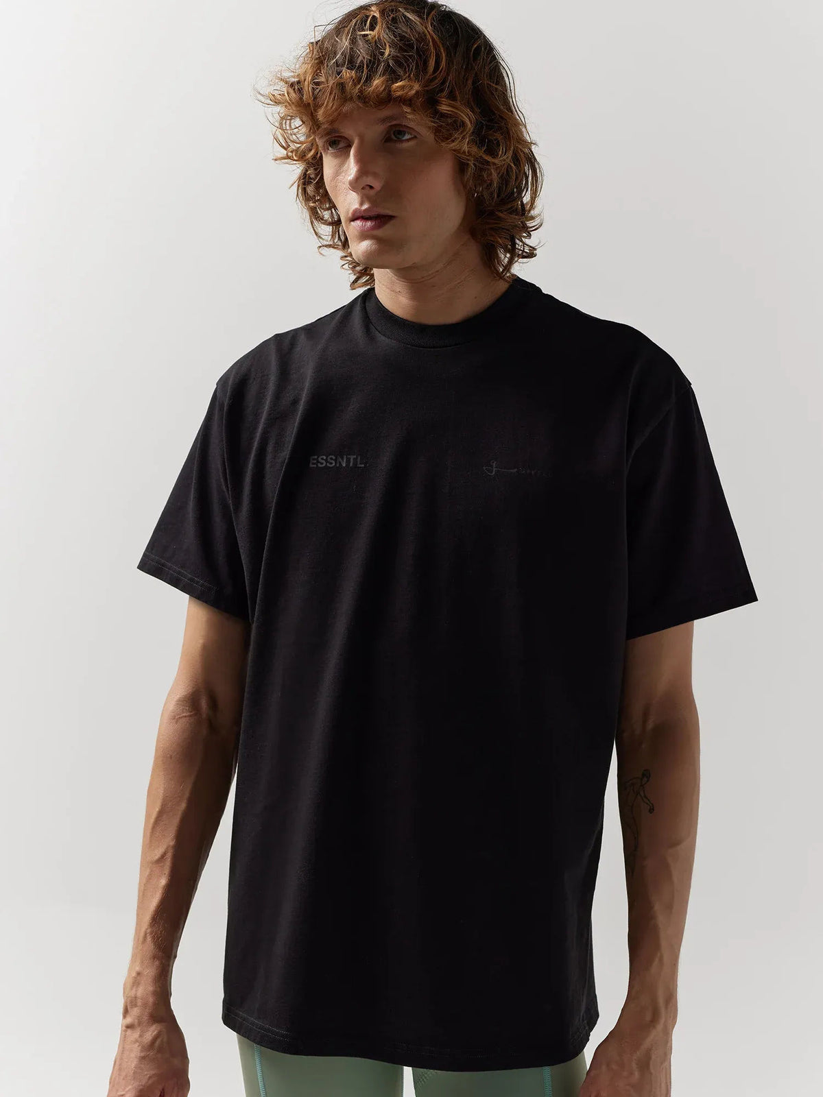 ESSNTL OVERSIZED COTTON TEE BLACK